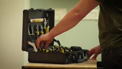 Video STANLEY® 119 pcs Maintenance Suitcase